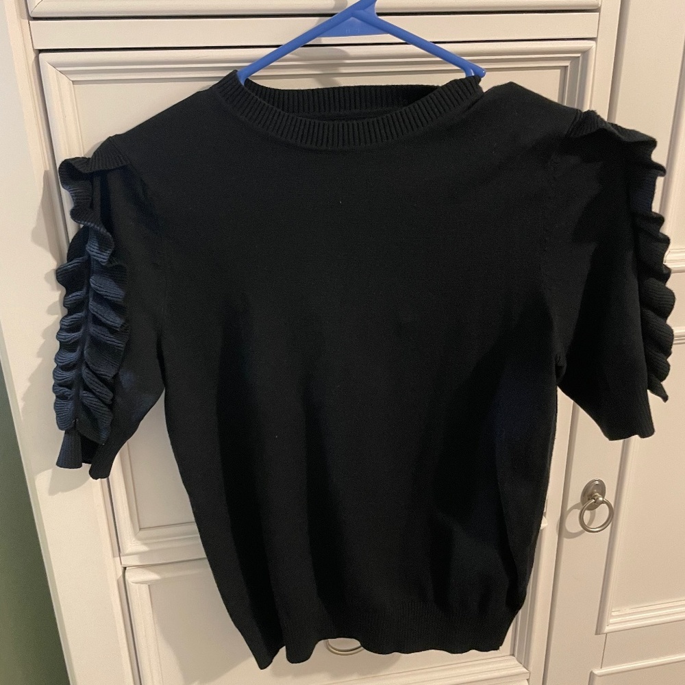 Short Sleeve Black Sweater with Ruffles